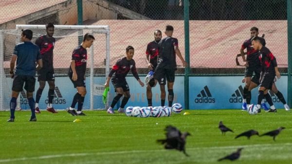 ಬೆಂಗಳೂರಿಗೆ ಪಾಕಿಸ್ತಾನ ಫುಟ್ಬಾಲ್ ತಂಡ: ಅಹಿತಕರ ಘಟನೆ ತಪ್ಪಿಸಲು ಭಾರೀ ಭದ್ರತೆ- ಶಸ್ತ್ರಸಜ್ಜಿತ ಪೊಲೀಸರ ನಿಯೋಜನೆ