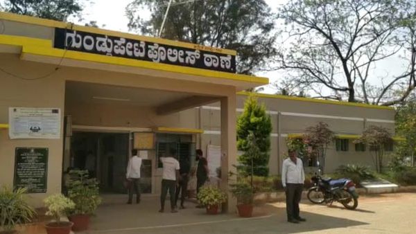 ಚೆನ್ನಮಲ್ಲಿಪುರ: ಗ್ಯಾರಂಟಿ ವಿಚಾರಕ್ಕೆ ಹೊಡೆದಾಡಿಕೊಂಡ 