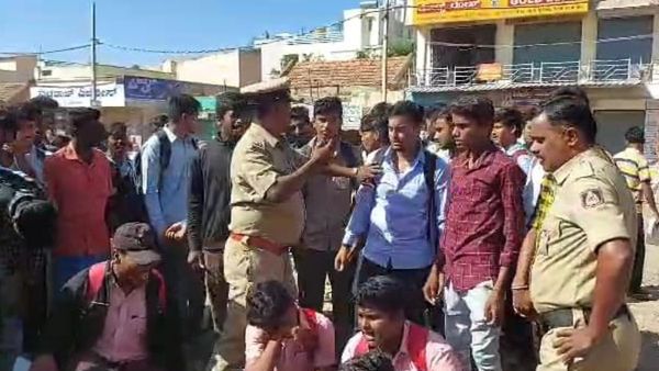 ಶಾಲಾ-ಕಾಲೇಜಿಗೆ ಹೋಗಲು ಸಮಯಕ್ಕೆ ಸರಿಯಾಗಿ KSRTC ಬಸ್ ಕಲ್ಪಿಸಿ, ಹನೂರಿನಲ್ಲಿ ವಿದ್ಯಾರ್ಥಿಗಳ ಆಕ್ರೋಶ