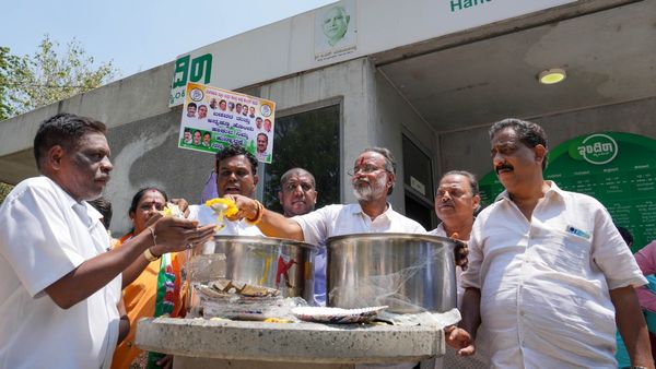 ಇಂದಿರಾ ಕ್ಯಾಂಟೀನ್‌ನಲ್ಲಿ ಸಿಗಲಿದೆ ರಾಗಿ ಮುದ್ದೆ, ಸೊಪ್ಪು ಸಾರು, ಬ್ರೆಡ್ ಜಾಮ್, ಮಂಗಳೂರು ಬನ್ಸ್‌!