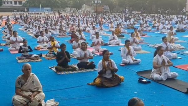 International Yoga day 2023: ಬಳ್ಳಾರಿಯಲ್ಲಿ ಅಂತರಾಷ್ಟ್ರೀಯ ಯೋಗ ದಿನಾಚರಣೆ, ಜನಪ್ರತಿನಿಧಿಗಳ ಗೈರು