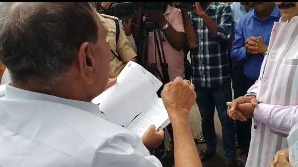 ರೀ.. ವಿದ್ಯುತ್‌ ದರ ಏರಿಸಿದ್ದು ಯಾರು ಅಂತಾ ನಿಮ್ಗೆ ಗೊತ್ತಿದೆಯಾ?: ಕೈಗಾರಿಕೋದ್ಯಮಿಗಳಿಗೆ ಶಿವಲಿಂಗೇಗೌಡ ಪ್ರಶ್ನೆ