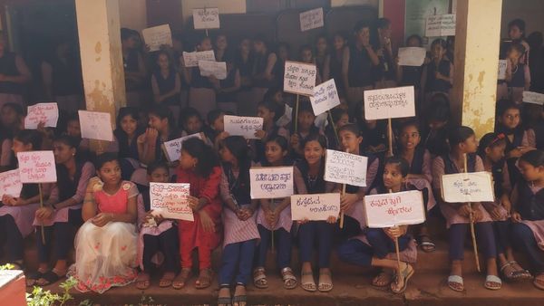ಕನ್ನಡ ಶಾಲೆಗೆ ವರ್ಣಮಾಲೆ ಗೊತ್ತಿಲ್ಲದ ಮಲಯಾಳಿ ಶಿಕ್ಷಕಿ: ಸರ್ಕಾರದ ವಿರುದ್ಧ ಸಿಡಿದೆದ್ದ ಮಕ್ಕಳು