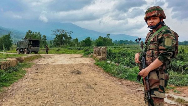 ಮಣಿಪುರ ಹಿಂಸಾಚಾರ: ಸಾವಿರಾರು ಮಹಿಳೆಯರ ಆಕ್ರೋಶಕ್ಕೆ ಮಣಿದು, 12 ಬಂಡುಕೋರರ ಬಿಡುಗಡೆ!