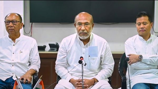 ಕೆಲಸ ಮಾಡದಿದ್ದರೇ ಸಂಬಳವಿಲ್ಲ: ಹಿಂಸಾಚಾರದ ನಡುವೆ ಲಕ್ಷ ಉದ್ಯೋಗಿಗಳಿಗೆ ಮಣಿಪುರ ಸರ್ಕಾರದ ಎಚ್ಚರಿಕೆ