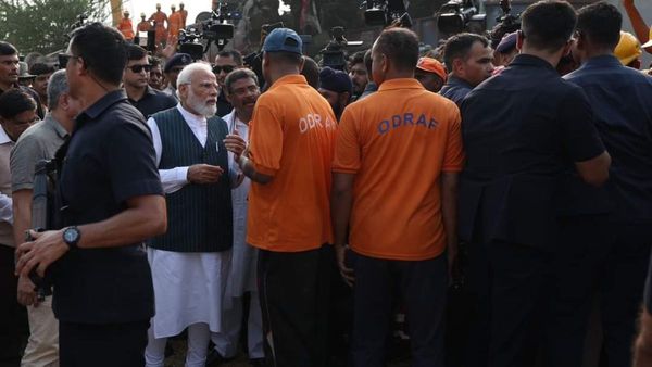 Odisha train accident: ರೈಲು ಅಪಘಾತ ಸ್ಥಳಕ್ಕೆ ಭೇಟಿ ನೀಡಿದ ಪ್ರಧಾನಿ ಮೋದಿ