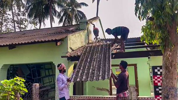 ರೈಲು ಅಪಘಾತದ ಶವಗಳನ್ನು ಇರಿಸಿದ್ದ ಶಾಲೆ ಪೀಸ್ ಪೀಸ್!