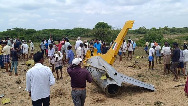 IAF Plane Crash: ಚಾಮರಾಜನಗರ ಜಿಲ್ಲೆಯ ಭೋಗಾಪುರ ಬಳಿ ಭಾರತದ ವಾಯು ಸೇನೆ ಲಘು ವಿಮಾನ ಪತನ, ಪೈಲಟ್‌ಗಳು ಸೇಫ್‌ ಆಗಿದ್ದು ಹೇಗೆ?