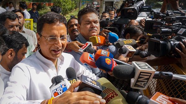 ನಾನೇಕೆ ಬಿಬಿಎಂಪಿ ಅಧಿಕಾರಿಗಳ ಸಭೆ ನಡೆಸಬೇಕು: ರಣದೀಪ್‌ ಸುರ್ಜೇವಾಲಾ