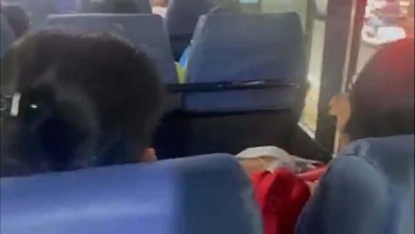 ಹಾಸನ: ನಂಗೆ ಇದೇ ಸೀಟ್‌ ಬೇಕು.. ಬಿಡ್ತಿಯೋ ಇಲ್ವೋ: KSRTCಯಲ್ಲಿ ಮಹಿಳೆಯರ ಹೊಡೆದಾಟ: ವೈರಲ್‌