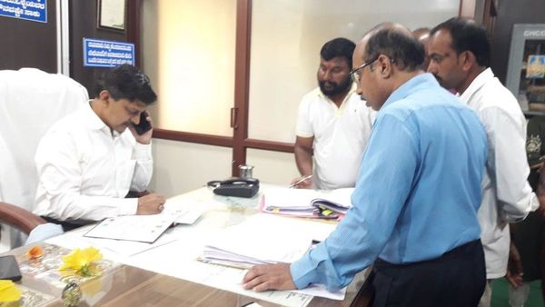 ನಗರಸಭೆಯಲ್ಲಿ ಅಕ್ರಮ ಖಾತೆ ಆರೋಪ: ದ್ವಿತೀಯ ದರ್ಜೆ ಸಹಾಯಕರು ಅಮಾನತು