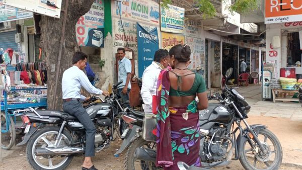 ಬಸ್ ನಿಲ್ದಾಣ, ಸಿಗ್ನಲ್‌ಗಳಲ್ಲಿ ಮಂಗಳ ಮುಖಿಯರ ಹಾವಳಿ: ನಿಯಂತ್ರಣಕ್ಕೆ ಕ್ರಮ ಎಲ್ಲಿ?