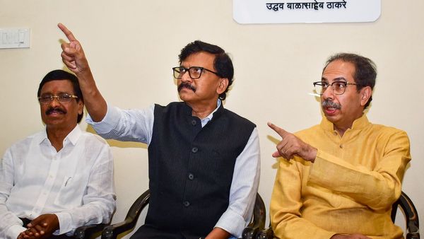 ಜೂನ್ 20ನ್ನು ವಿಶ್ವ ದ್ರೋಹಿಗಳ ದಿನ ಎಂದು ಘೋಷಿಸಿ: ಉದ್ಧವ್ ಠಾಕ್ರೆ ಅವರ ಶಿವಸೇನಾ ಬಣದ ಬೇಡಿಕೆ