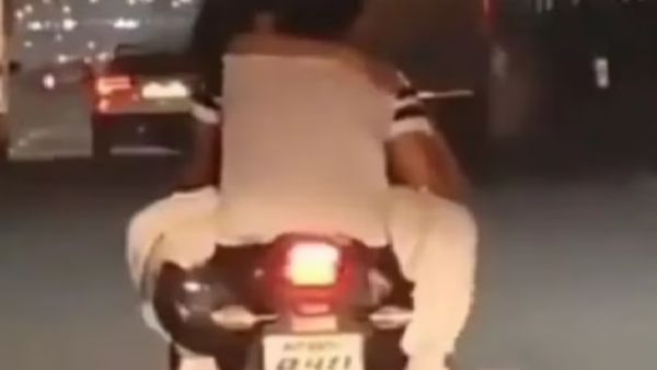 ಚಲಿಸುತ್ತಿದ್ದ ಬೈಕ್‌ನಲ್ಲಿ ಚುಂಬಿಸಿದ ಯುವ ಜೋಡಿ- ನೆಟ್ಟಿಗರ ಆಕ್ರೋಶ