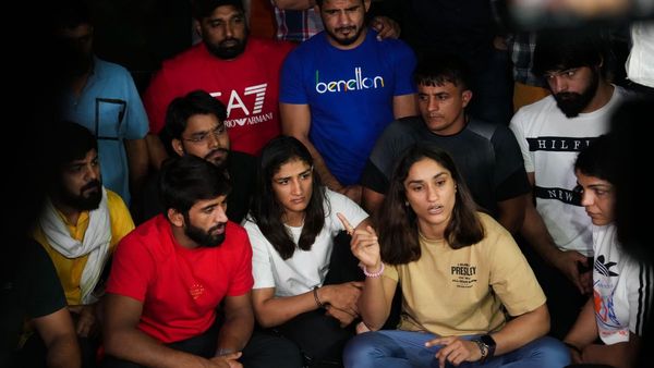 ಮಾಧ್ಯಮಗಳ ವರದಿ ಅಲ್ಲಗೆಳೆದ ಕುಸ್ತಿಪಟುಗಳು: ಹೋರಾಟ ಮುಂದುವರೆಯಲಿದೆ ಎಂದ ಸಾಕ್ಷಿ ಮಲಿಕ್‌