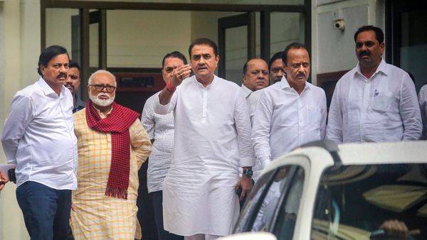 ಬಂಡಾಯದ ಬಳಿಕ, ಶರದ್ ಪವಾರ್ ಅವರನ್ನು ಭೇಟಿ ಮಾಡಿ 'ಆಶೀರ್ವಾದ' ಕೋರಿದ ಅಜಿತ್ ಪವಾರ್ ಬಣ