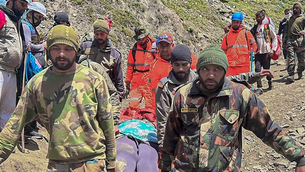 ಪ್ರತಿಕೂಲ ಹವಾಮಾನ: ಪ್ರಸಿದ್ಧ ಅಮರನಾಥ ಯಾತ್ರೆ ಸ್ಥಗಿತ!