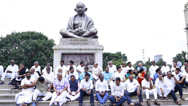 10 ಶಾಸಕರ ಅಮಾನತು ವಿರೋಧಿಸಿ ವಿಧಾನಸಭೆ ಕಲಾಪ ಬಹಿಷ್ಕರಿಸಿದ ಬಿಜೆಪಿ, ಜೆಡಿಎಸ್