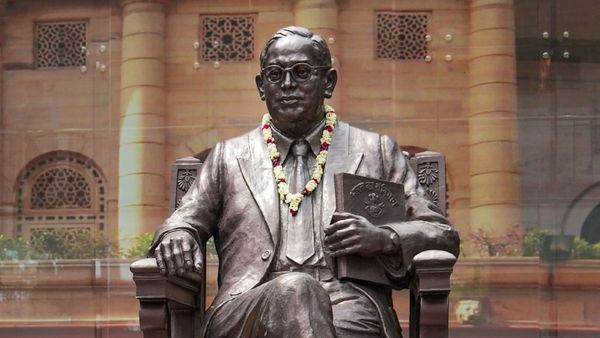 ನ್ಯಾಯಾಲಯಗಳಲ್ಲಿ ಅಂಬೇಡ್ಕರ್ ಭಾವಚಿತ್ರ ಅಳವಡಿಕೆ ಮನವಿ ತಿರಸ್ಕರಿಸಿದ ಮದ್ರಾಸ್ ಹೈಕೋರ್ಟ್