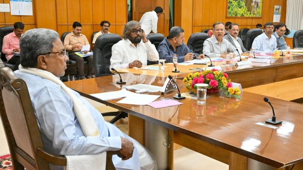 ಅಕ್ರಮ ಗಣಿಗಾರಿಕೆಯಿಂದ ಜಪ್ತಿಯಾದ 2.7 ದಶಲಕ್ಷ ಮೆಟ್ರಿಕ್‌ ಟನ್‌ ಅದಿರು ವಿಲೇವಾರಿಗೆ ಸಿಎಂ ಸೂಚನೆ