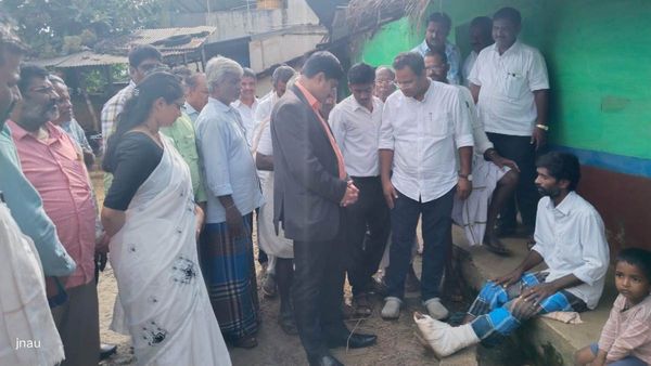 ಭಾರೀ ಮಳೆಯಿಂದ ದಾವಣಗೆರೆ ಜಿಲ್ಲೆಯ ಕೆಲವೆಡೆ ಕುಸಿದುಬಿದ್ದ ಮನೆಗಳು, ಪರಿಹಾರದ ಭರವಸೆ ನೀಡಿದ ಡಿಸಿ