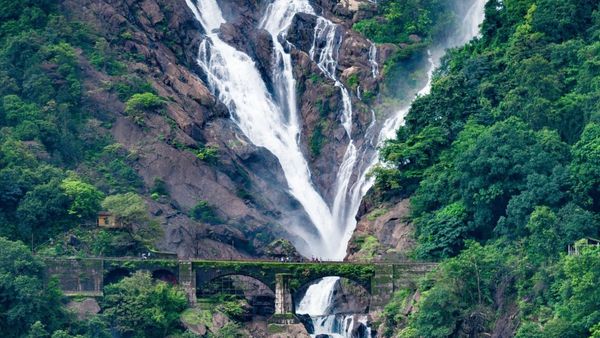ದೂಧ್ ಸಾಗರ್‌ಗೆ ಪ್ರವಾಸಿಗರ ನಿಷೇಧ; ಷರತ್ತುಗಳು ಅನ್ವಯ