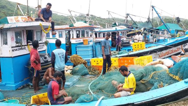 2 ತಿಂಗಳ ಮೀನುಗಾರಿಕೆ ನಿರ್ಬಂಧ ತೆರವು: ಮತ್ಸ್ಯ ಶಿಖಾರಿಗೆ ಕಡಲ ಮಕ್ಕಳ ಕ್ಷಣಗಣನೆ!