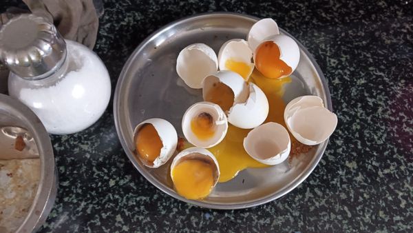 ಹೊಳೆನರಸೀಪುರ: ಅಂಗನವಾಡಿ ಮಕ್ಕಳು ಮತ್ತು ಗರ್ಭಿಣಿಯರಿಗೆ ಕೊಳೆತ ಮೊಟ್ಟೆ ವಿತರಣೆ