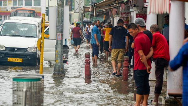ಮುಂಗಾರು: ಭಾರೀ ಮಳೆಗೆ ನಿದ್ದೆಯಿಂದ ಎದ್ದ ದೆಹಲಿ, ದೇಶದ ಹಲವೆಡೆ ವರುಣನ ಆರ್ಭಟ