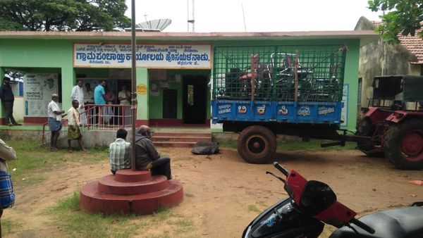 ಚಿತ್ರದುರ್ಗ: ಹೊಸಯಳನಾಡು ಗ್ರಾ.ಪ. ಪೀಠೋಪಕರಣಗಳನ್ನು ಜಪ್ತಿ ಮಾಡಿದ ಕೋರ್ಟ್