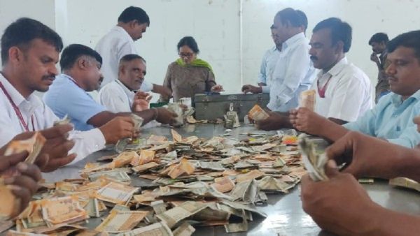 ಶಕ್ತಿ ಯೋಜನೆ ಪರಿಣಾಮ: ದೇವಾಲಯಗಳ ಹುಂಡಿಗಳಲ್ಲಿ ಹಿಂದೆಂದೂ ಕಂಡು ಕೇಳರಿಯದಷ್ಟು ಹಣ: ಯಾವ ದೇಗುಲದಲ್ಲಿ ಎಷ್ಟು?