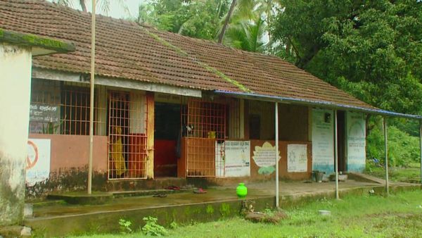 6 ವರ್ಷದಲ್ಲಿ ಕಾರವಾರ ಜಿಲ್ಲೆಯ 13 ಸರ್ಕಾರಿ ಶಾಲೆಗಳಿಗೆ ಬೀಗ, ಕಾರಣ ಏನು?, ಇಲ್ಲಿದೆ ವಿವರ