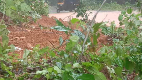 ಸಕಲೇಶಪುರ ತಾಲೂಕಿನ ಬಳಿ‌ ಸಮೀಪ ಗುಡ್ಡ ಕುಸಿತ: ಕುಕ್ಕೆ ಸುಬ್ರಹ್ಮಣ್ಯ ರಸ್ತೆ ಬಂದ್‌