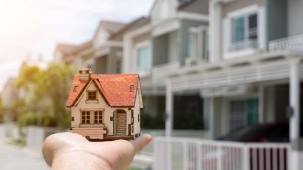 ಬೆಂಗಳೂರಿನಲ್ಲಿ ಐಷಾರಾಮಿ ಮನೆಗಳ ಬೇಡಿಕೆ ಅರ್ಧದಷ್ಟು ಕುಸಿತ: ವರದಿ