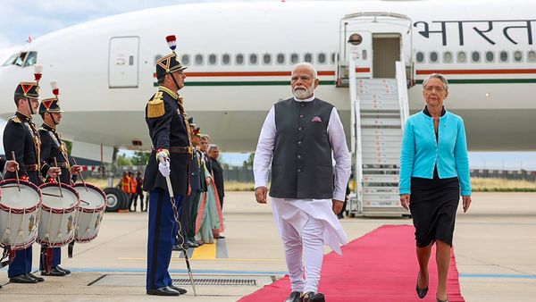 ಪ್ಯಾರಿಸ್‌ನಲ್ಲಿ ಪ್ರಧಾನಿ ನರೇಂದ್ರ ಮೋದಿಗೆ ಅದ್ದೂರಿ ಸ್ವಾಗತ