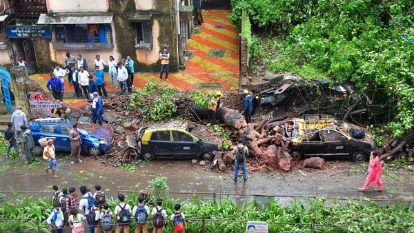 ಭಾರೀ ಮಳೆಯಿಂದಾಗಿ ಮುಂಬೈನಲ್ಲಿ ರೈಲು ಸಂಚಾರಕ್ಕೆ ಅಡ್ಡಿ, ಉತ್ತರಾಖಂಡದಲ್ಲಿ ಹವಾಮಾನ ಎಚ್ಚರಿಕೆ
