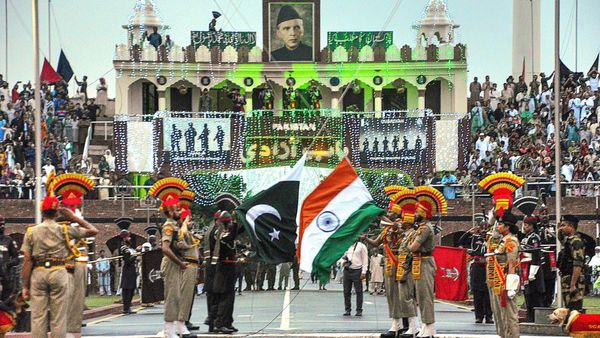 Powerful Passport: ಭಾರತಕ್ಕೆ 80ನೇ ಸ್ಥಾನ.. ಶತಕ ಬಾರಿಸಿದ ಪಾಕಿಸ್ತಾನ!