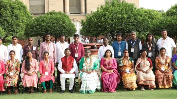 ಮೊದಲ ಬಾರಿಗೆ ವಿಮಾನಯಾನ ಜೊತೆಗೆ ರಾಷ್ಟ್ರಪತಿಗಳ ಭೇಟಿ: ಪಿರಿಯಾಪಟ್ಟಣ ಆದಿವಾಸಿಗಳ ಖುಷಿಯ ಕ್ಷಣ!