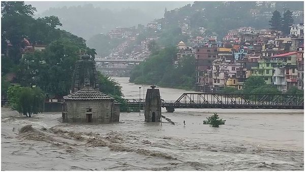 ಲಡಾಕ್‌ನಲ್ಲಿ ಅಕಾಲಿಕ ಹಿಮಪಾತ, ಭಾರಿ ಮಳೆ: ರೆಡ್ ಅಲರ್ಟ್ ಘೋಷಣೆ