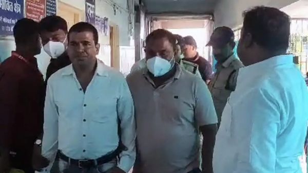 5,000 ರೂ. ಲಂಚದ ಹಣವನ್ನೇ ನುಂಗಿದ ರೆಡ್ ಹ್ಯಾಂಡ್ ಆಗಿ ಸಿಕ್ಕಿಬಿದ್ದ ಮಧ್ಯಪ್ರದೇಶ ಅಧಿಕಾರಿ!