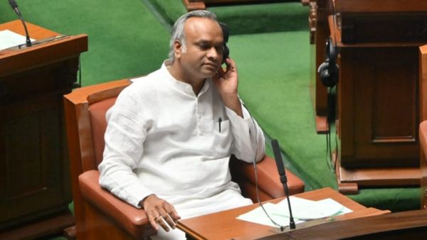 ಪ್ರಿಯಾಂಕ್ ಖರ್ಗೆ, ಪ್ರಿಯಾಂಕಾ ಗಾಂಧಿ; ಮಾಜಿ ಸಚಿವರ ಪೋಸ್ಟ್ ವೈರಲ್!