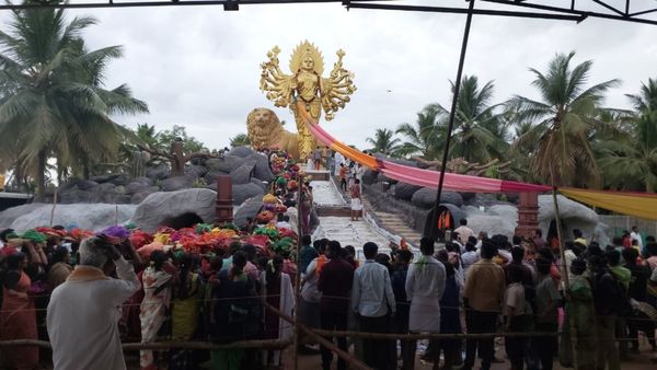 ವಿಶ್ವದ ಅತಿ ಎತ್ತರದ ಚಾಮುಂಡೇಶ್ವರಿ ವಿಗ್ರಹವಿರುವ ಗೌಡಗೆರೆ ಕ್ಷೇತ್ರದಲ್ಲಿ ಅದ್ಧೂರಿಯಾಗಿ ನೆರವೇರಿದ ಶತಚಂಡಿಕಾ ಯಾಗ