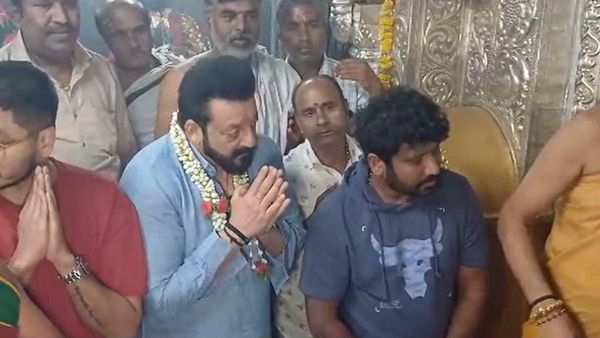 ಮೈಸೂರಿನಲ್ಲಿ ಚಾಮುಂಡಿ ದರ್ಶನ ಪಡೆದು I LOVE SOUTH CINEMA ಎಂದ ಖ್ಯಾತ ಬಾಲಿವುಡ್‌ ನಟ