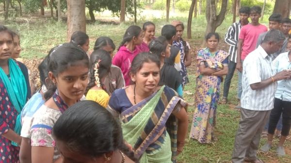 ಕುಣಿಗಲ್: ಶಾಲೆಯಲ್ಲಿ ಶಿಕ್ಷಕರ ಕೊರತೆ, ಟಿಸಿ ನೀಡುವಂತೆ ಆಗ್ರಹಿಸಿ ಪೋಷಕರ ಪ್ರತಿಭಟನೆ