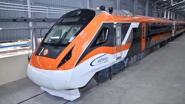 Vandebharat: ಮೆಟ್ರೋ, ಸ್ಲೀಪರ್ ಆವೃತ್ತಿಯಲ್ಲಿ ಬರಲಿದೆ ವಂದೇಭಾರತ್ : ವಿವರ ತಿಳಿಯಿರಿ
