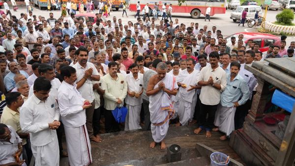 ಸೌಜನ್ಯ ಪ್ರಕರಣ ಮುಂದಿಟ್ಟು ಧರ್ಮಸ್ಥಳಕ್ಕೆ ಅವಹೇಳನ: ನ್ಯಾಯಕ್ಕಾಗಿ ಸ್ಥಳೀಯರಿಂದ ಸಾಮೂಹಿಕ ಪ್ರಾರ್ಥನೆ