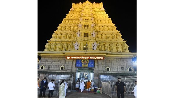 ಶಕ್ತಿ ಯೋಜನೆ ಪರಿಣಾಮ: ಒಂದೂವರೆ ತಿಂಗಳಲ್ಲೇ ದೇವಸ್ಥಾನಗಳಿಗೆ ಸಂದಾಯವಾದ ಒಂದು ವರ್ಷದ ಕಾಣಿಕೆ ಹಣ- ಯಾವ ದೇಗುಲದಲ್ಲಿ ಎಷ್ಟು ಗೊತ್ತ