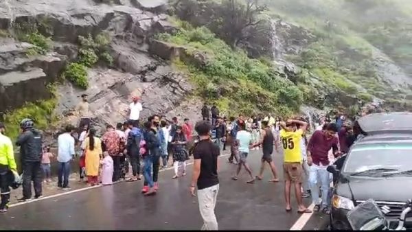 ಚಾರ್ಮಡಿ ಘಾಟ್‌ ಬಳಿ ಪ್ರವಾಸಿಗರ ಹುಚ್ಚಾಟ, ತಾಳ್ಮೆ ಕಳೆದುಕೊಂಡ ಸ್ಥಳೀಯರು ಮಾಡಿದ್ದೇನು?