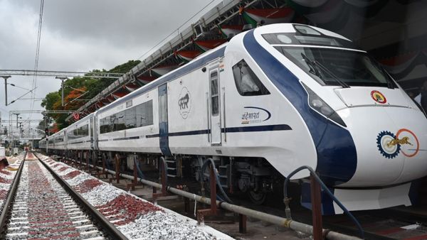 Vande Bharat Express: ‘ವಂದೇ ಭಾರತ್ ಎಕ್ಸ್‌ಪ್ರೆಸ್’ ಮಹತ್ವದ ಯೋಜನೆಗೆ ಪ್ರಧಾನಿ ಮೋದಿ ಚಾಲನೆ!