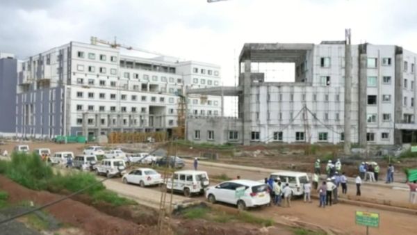 ರಾಯಚೂರಿನಲ್ಲಿಯೇ ಏಮ್ಸ್‌ ಸ್ಥಾಪನೆಗೆ ಹೆಚ್ಚಿದ ಆಗ್ರಹ: ಜನಾಕ್ರೋಶಕ್ಕೆ ಕಾರಣವಾದ ಜನಪ್ರತಿನಿಧಿಗಳ ಮಾತ್ರ ಮೌನ